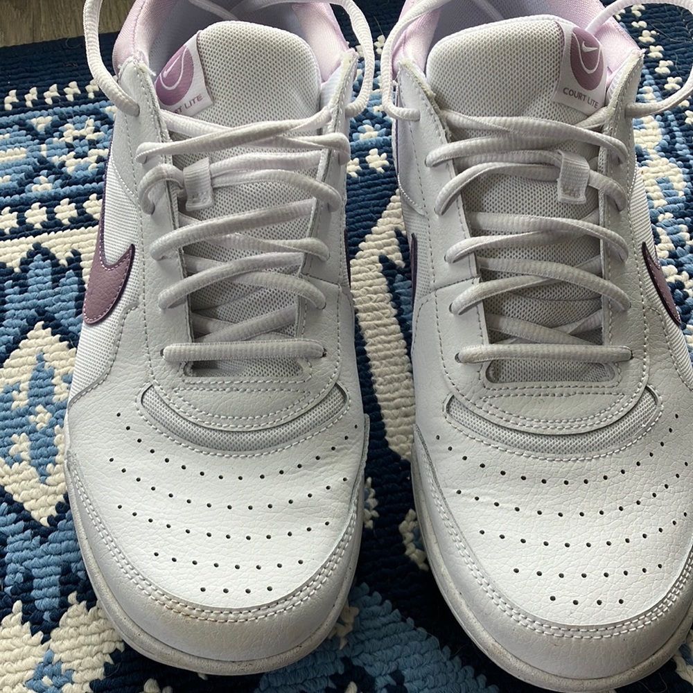 Woman’s Nike court sneakers